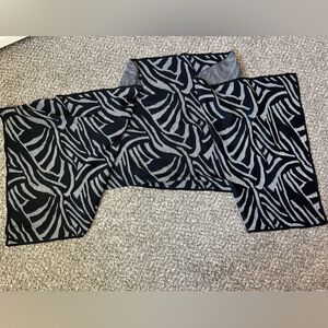 St John Sport Women’s Black Animal‎ Print Blanket Shawl Scarf Wrap One Size